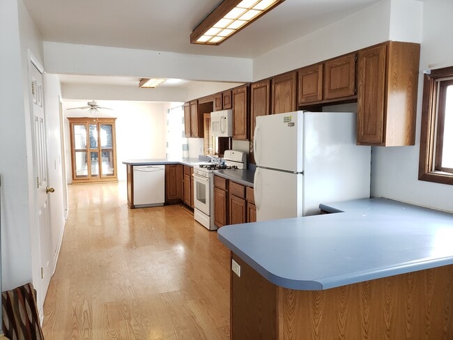 Building Photo - 407 N Cogswell Dr