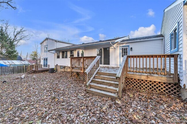 Building Photo - 8165 Leonard Dr