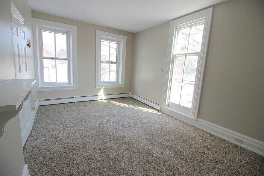 Building Photo - 322 Hodgson St