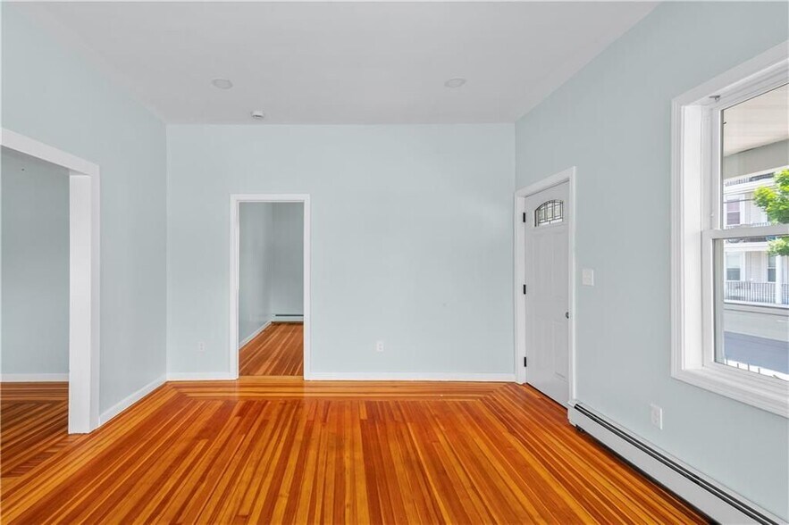 Building Photo - 178 Ledge St