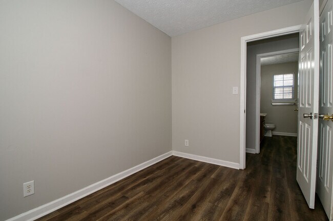 Building Photo - 631 Artic Ave
