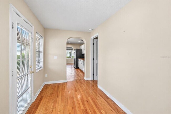 Building Photo - 206 17th Ave NE