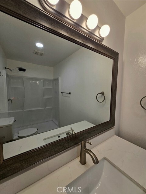 Building Photo - 853 Douglas Ct