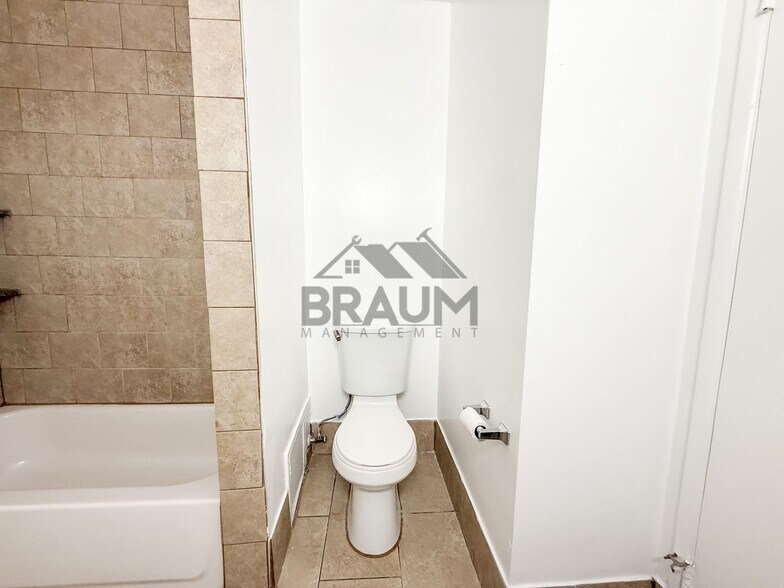 Building Photo - 5131 Buffalo Ave