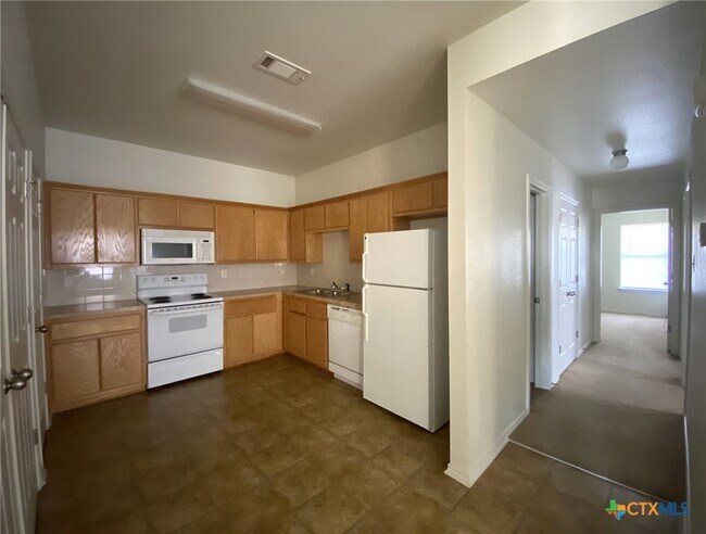 Building Photo - 2802 Ashley Dr