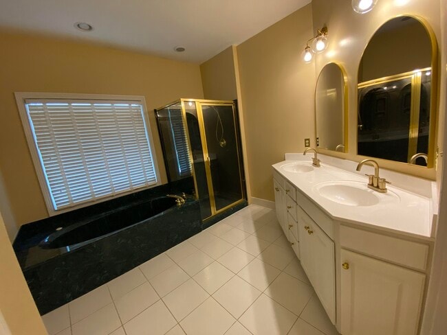 Building Photo - 4224 Evergreen Dr