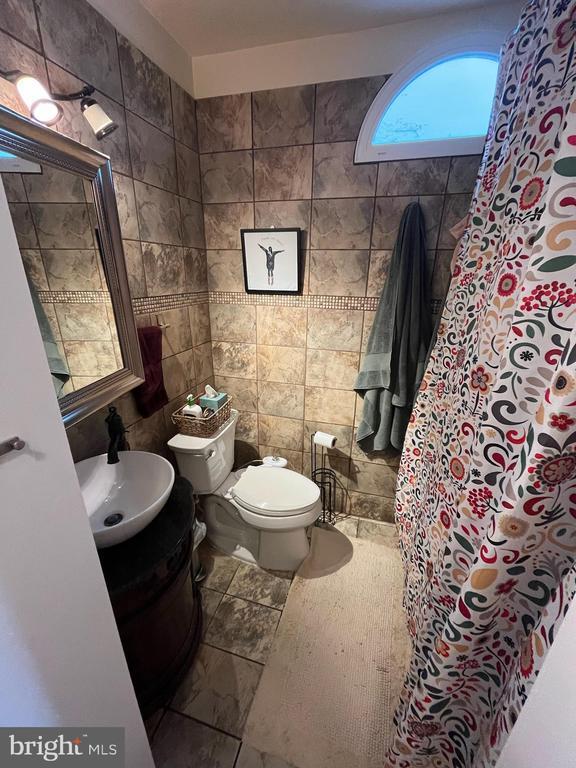 Building Photo - 717 Kearny St NE