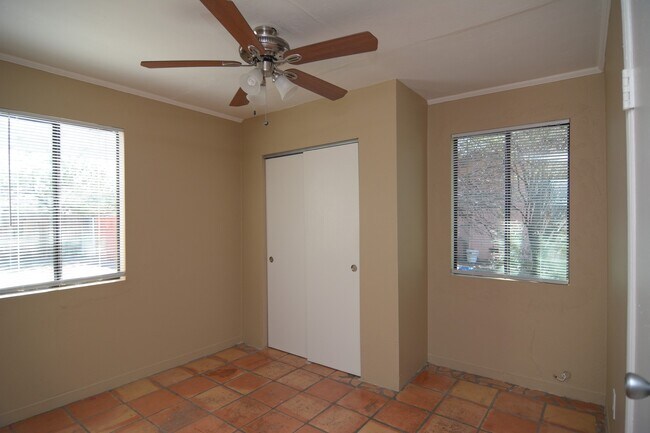 Building Photo - Charming 3 Bedroom 2 Bath House! Central T...