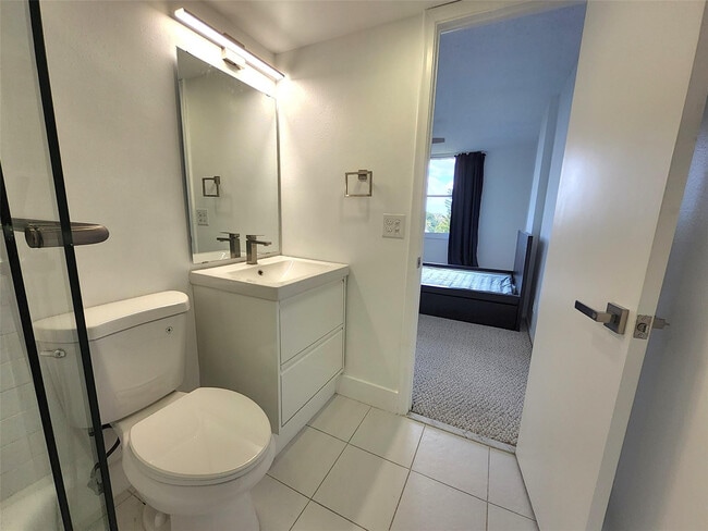 Building Photo - 112 Royal Pk Dr