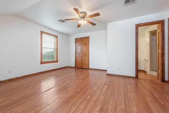 Building Photo - 10 acres with 3/2 cabin for rent in Navaso...