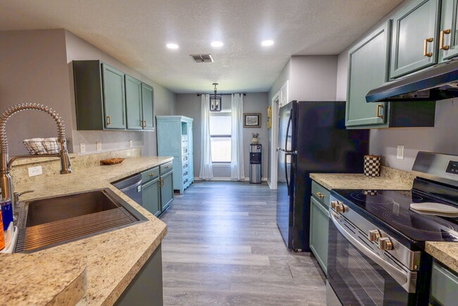Building Photo - 633 Chatham Walk Dr
