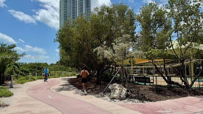 Building Photo - 6515 Collins Ave