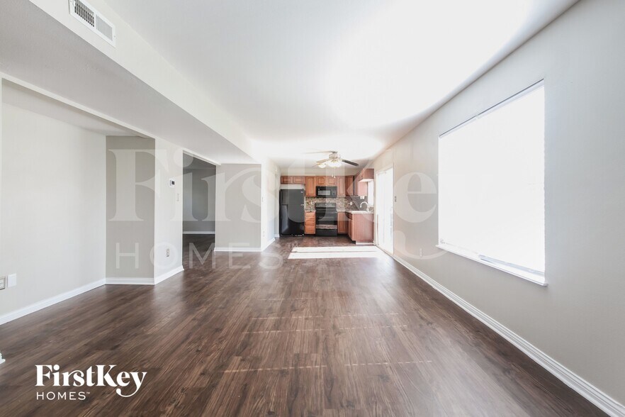 Building Photo - 2814 Rothe Ln