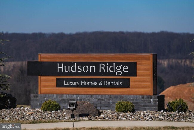 Building Photo - 247 Stratford Dr