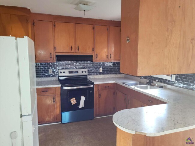 Building Photo - 303 Sparta St