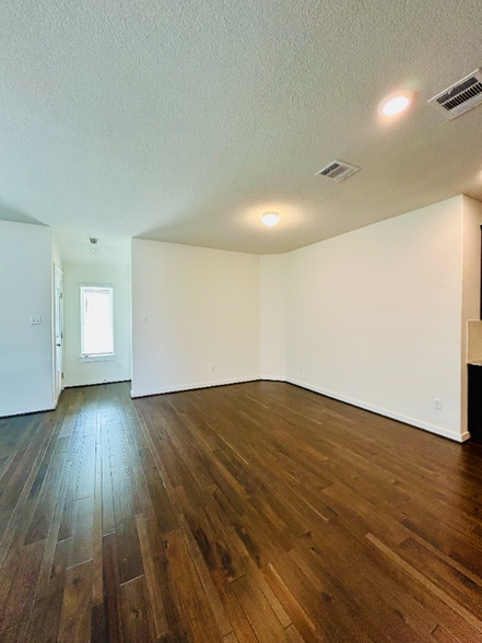 Building Photo - 741 Carol Dr