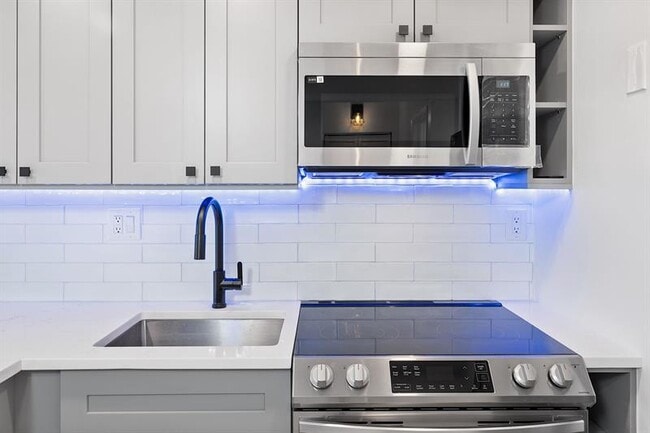 Building Photo - 2900 NE 30th St