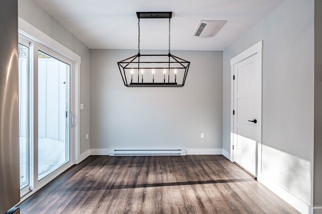 Building Photo - Highland Duplex