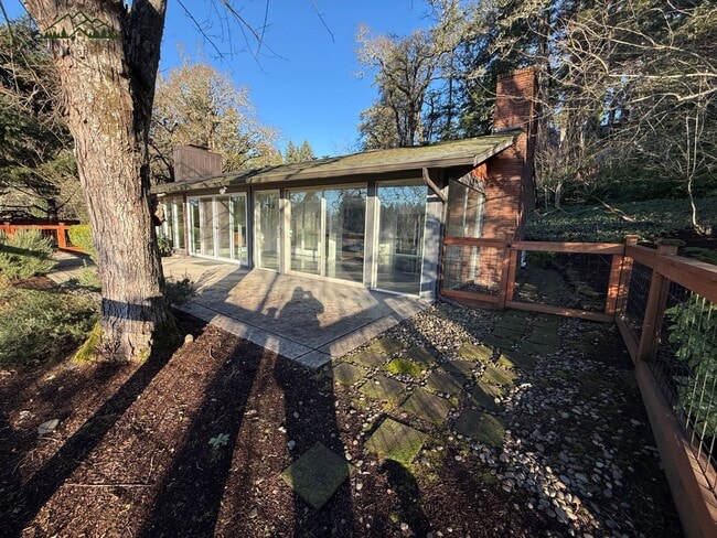 Building Photo - 1808 E 28th Ave