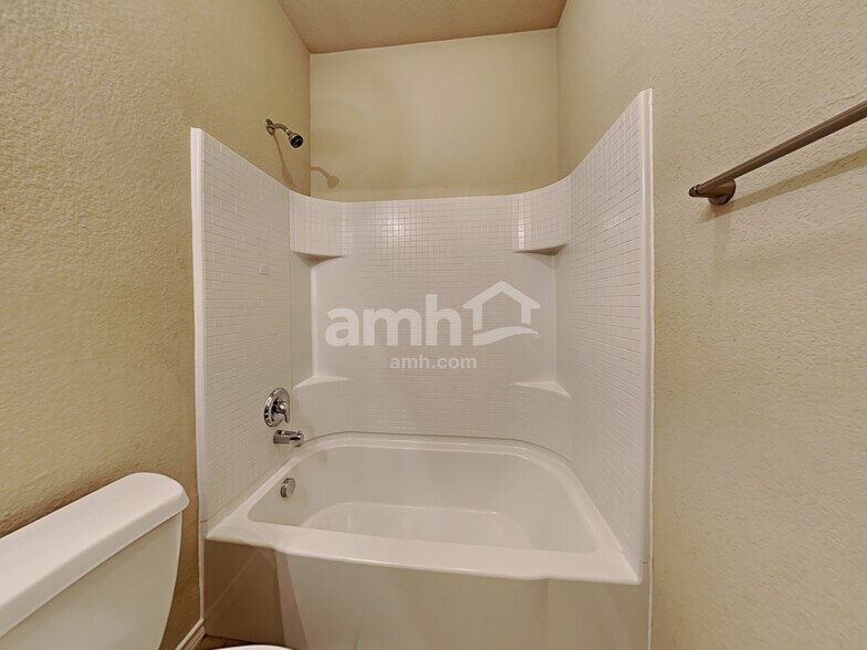 Building Photo - 4525 Lacewood Dr