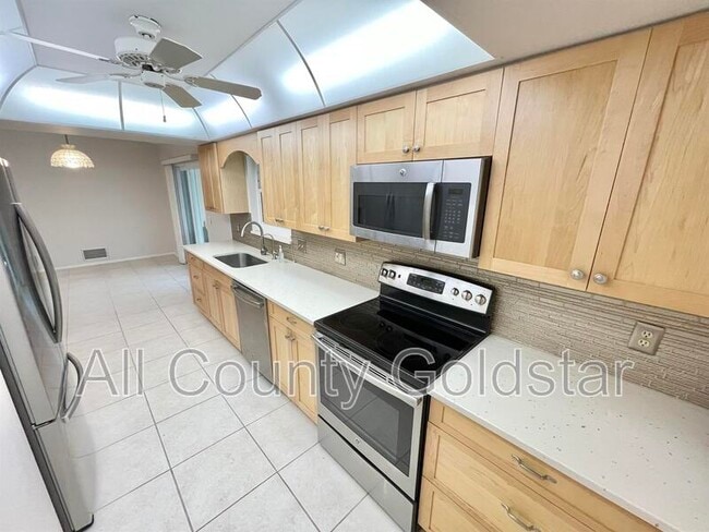 Building Photo - 5163 Lemon Bay Dr