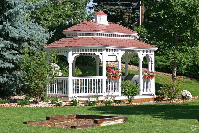 Gazebo - Heritage Apartments