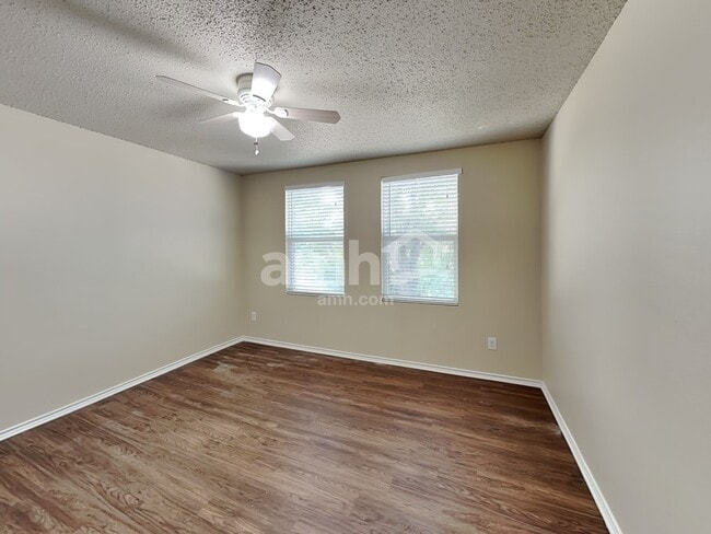 Building Photo - 16508 Jasmine Springs Dr