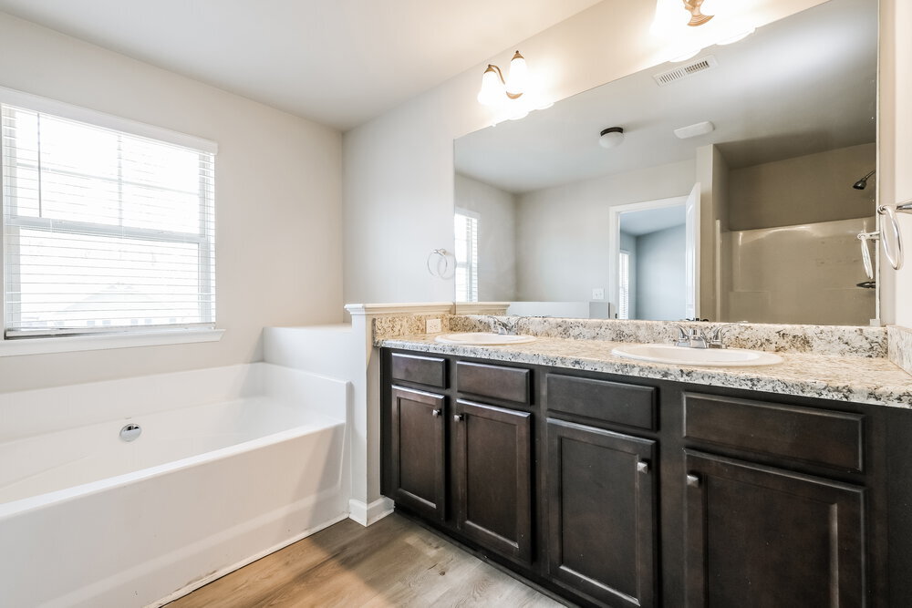 Building Photo - 140 Magnaview Dr