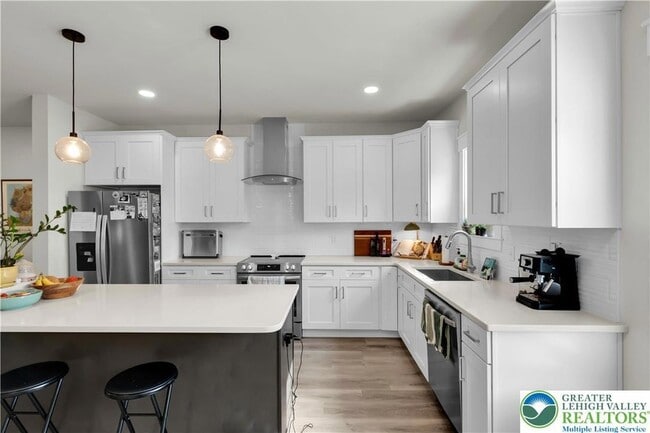 Building Photo - 221 Craig Ave