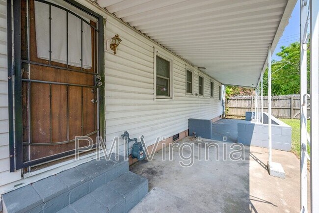Building Photo - 3528 Bessie St