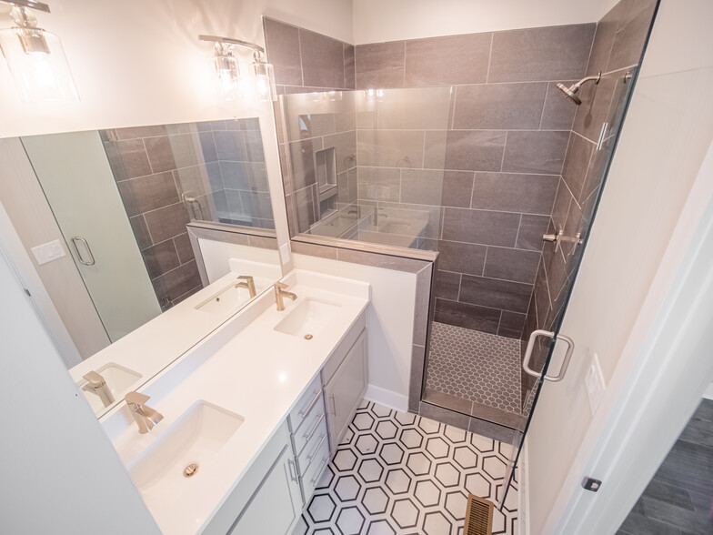 Primary Suite Bathroom - 1122 Baptist World Center Dr