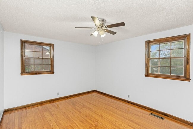 Building Photo - 2909 Cherry Hills Dr