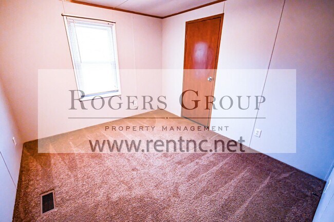 Building Photo - 104 Big Buck Rd