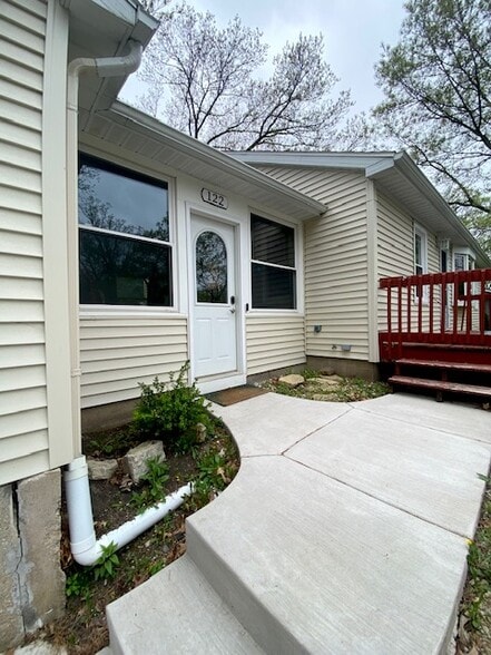 Building Photo - 122 N Kenosha Dr