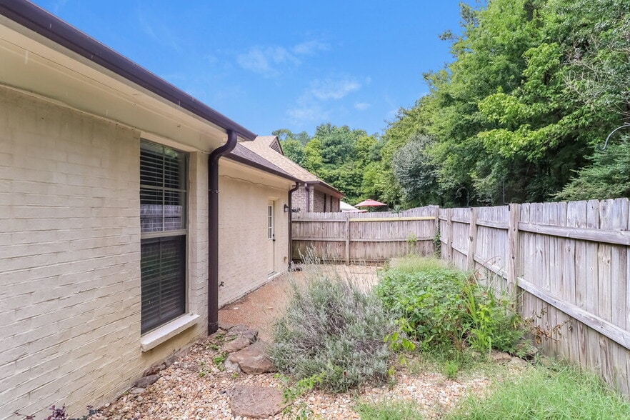 Building Photo - 6832 Lagrange Grove Dr