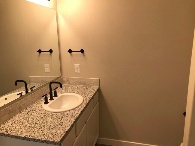 Building Photo - 3612 Urbana Pl