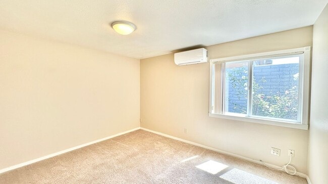 Building Photo - Sweet Two-Story Home with Amazing Views in...