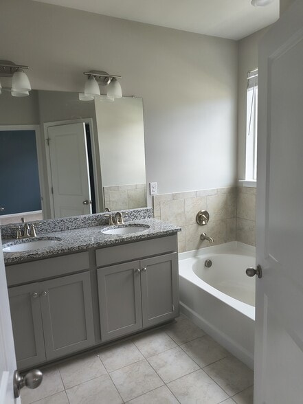 Building Photo - 15116 Hogshead Way