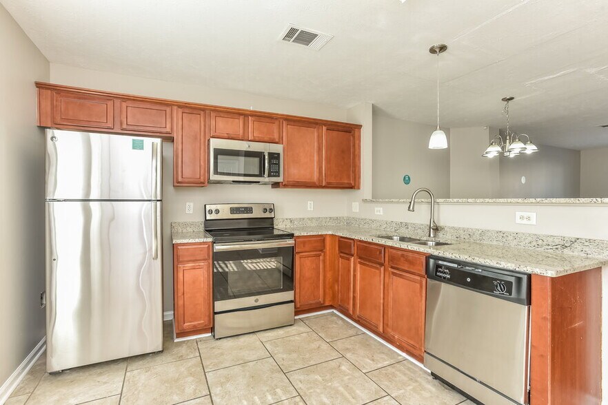 Building Photo - 8025 Logan Dr