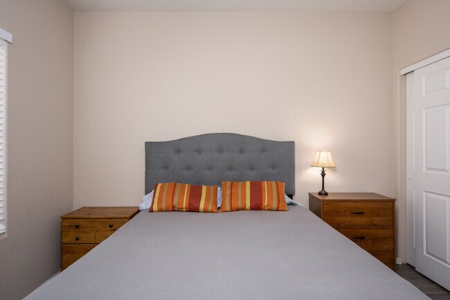 Building Photo - 5335 E Shea Blvd