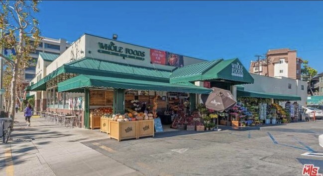 San Vicente Shops - 11820 Mayfield Ave