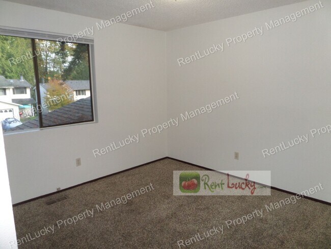 Building Photo - Lee-Federal Way Duplex
