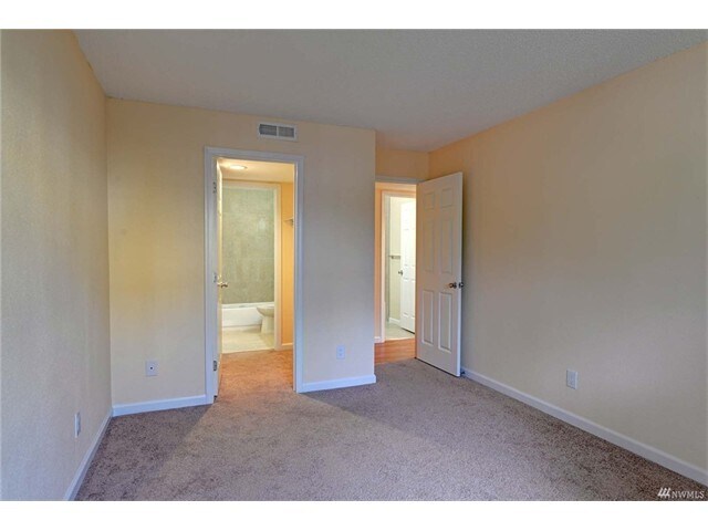 Building Photo - 16310 NE 12th Ct
