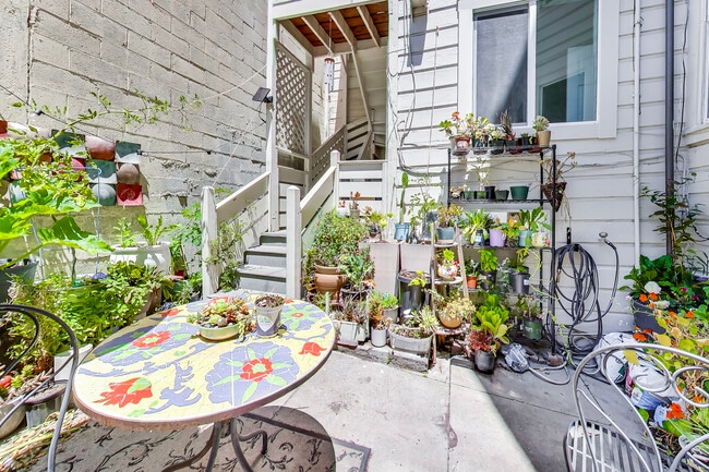 Building Photo - 554a Natoma St