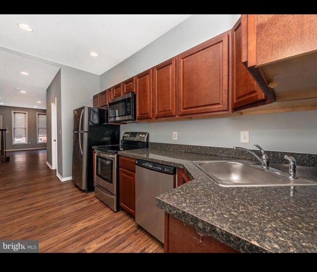 Building Photo - 420 N Collington Ave