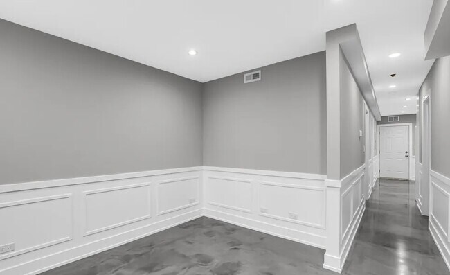 Building Photo - 3624 W George St