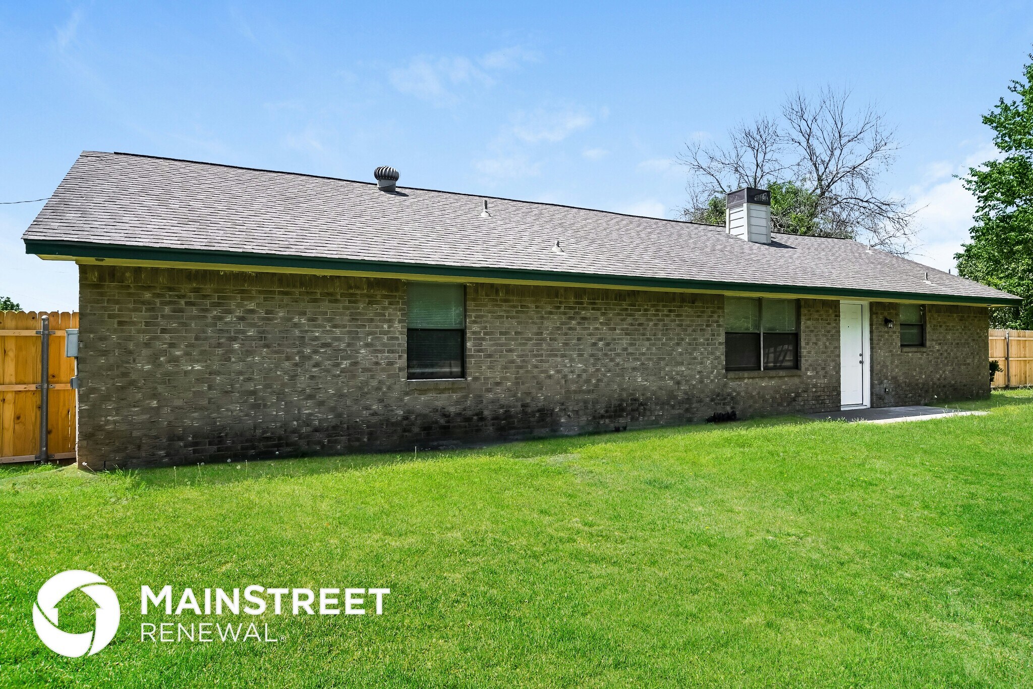 Building Photo - 1028 Eastridge Cir