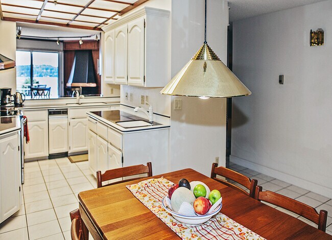 Building Photo - 301 N 1st St