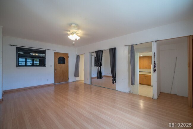 Building Photo - 1 Bd 1 Ba 1Pkg -Palolo - small pet negotia...