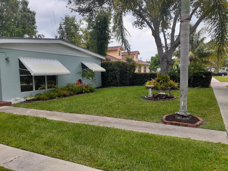 Building Photo - 117 SE Solaz Ave